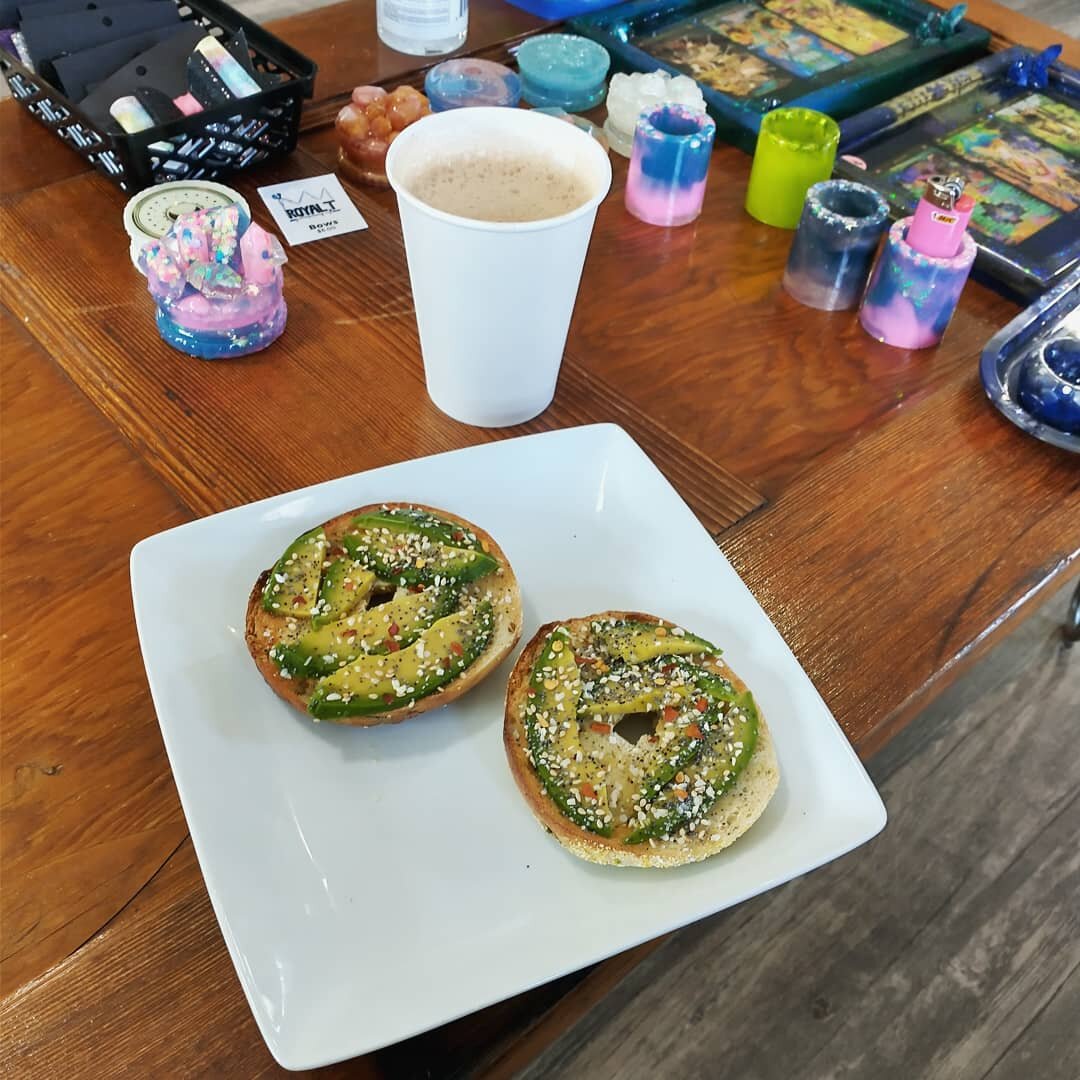 Bagel w/ Avocado & Everything Seasoning